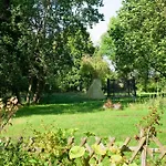 Apartment Gutshaus Am Teich Neukloster